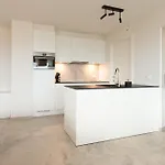 Wellington Waves Modern In Ostend