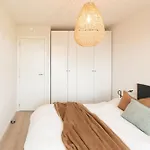 Wellington Waves Modern In *