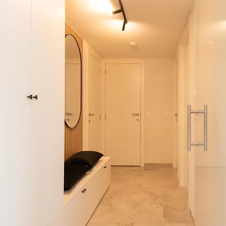 Wellington Waves Modern In Apartment