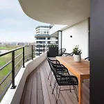 Wellington Waves Modern In オステンド