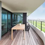 Wellington Waves Modern In アパート