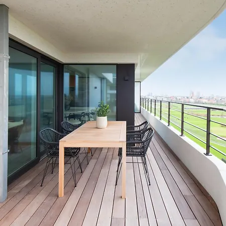 Wellington Waves Modern In Apartment